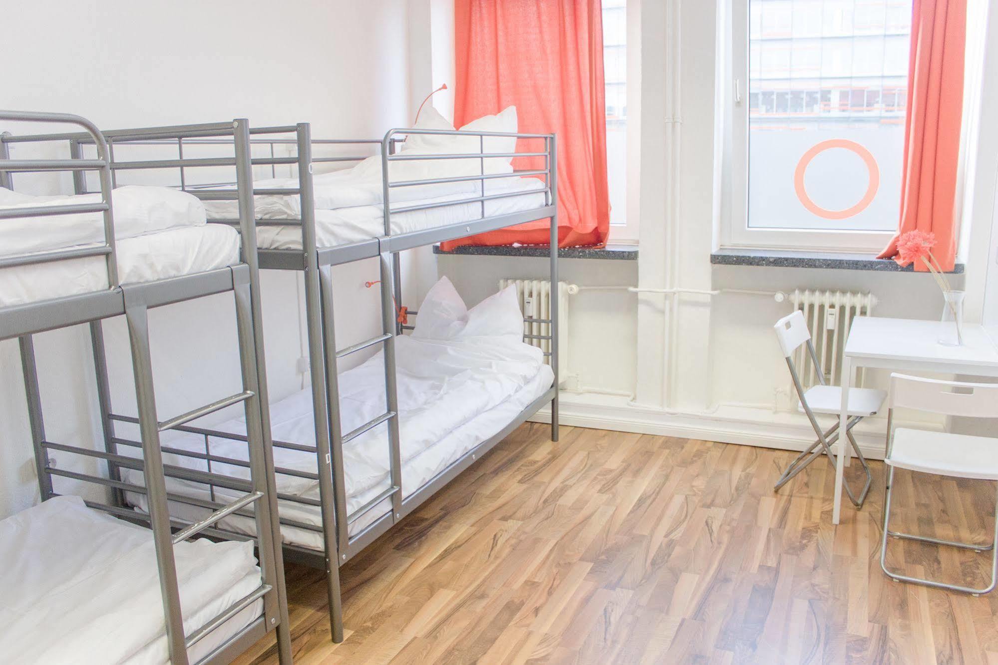 Hostal Mac *